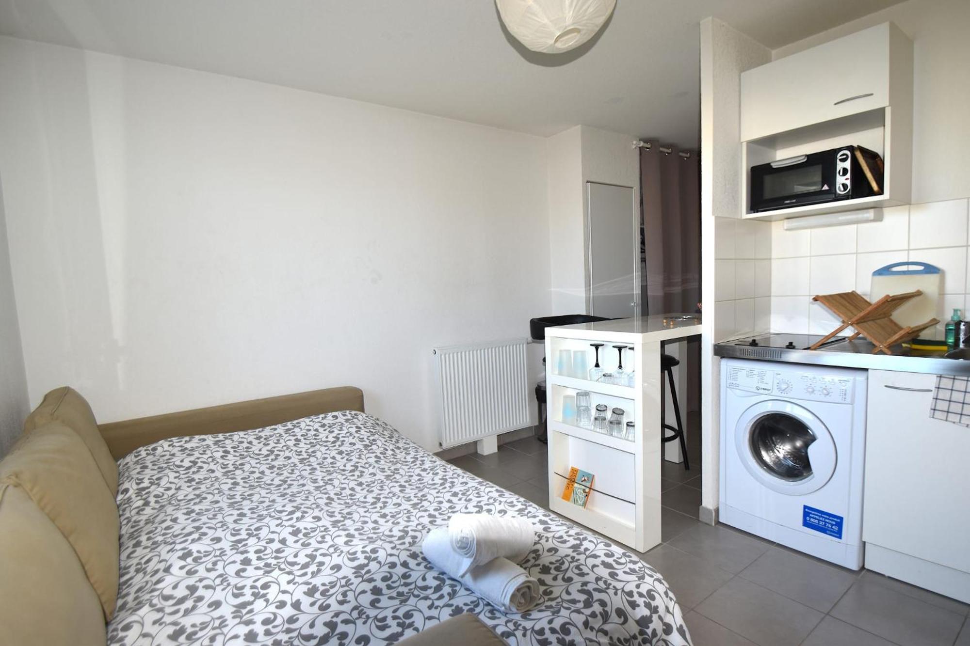 Studio Gare St Roch 1Er Etage - Air Rental Montpellier Exterior photo